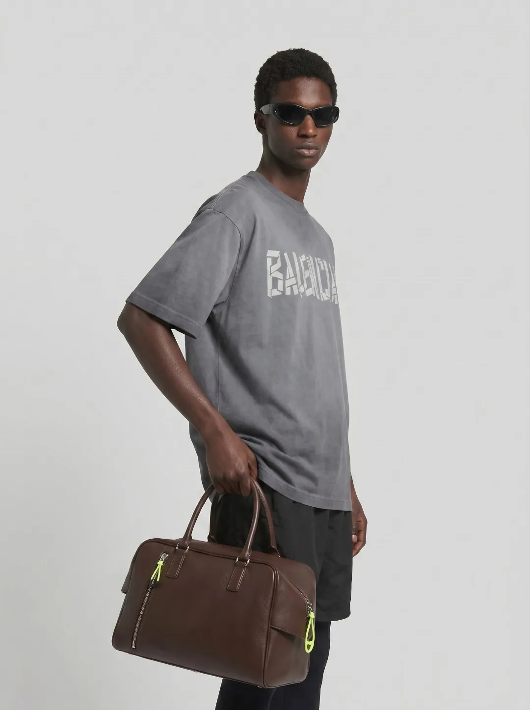 P90✨🔥 [balenciaga] 2026FW Paris lettering short-sleeved T-shirt Premium 26s double yarn 300g fabric, washed and sprayed with old and frayed craftsmanship Color: washed brown, washed Purple, washed Gray Size: S M L XL 2XL